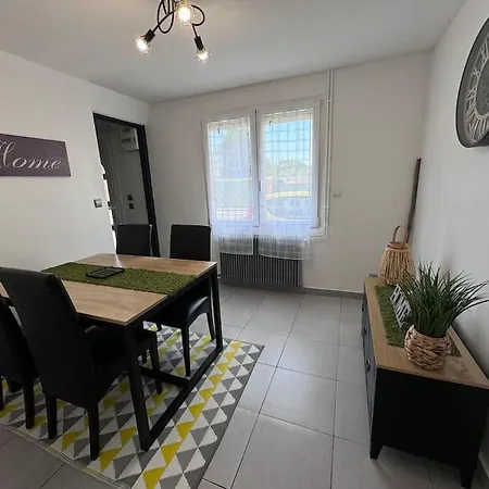Maison De *